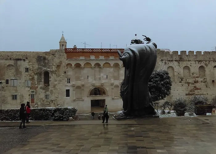 Porta Aurea Apartament *