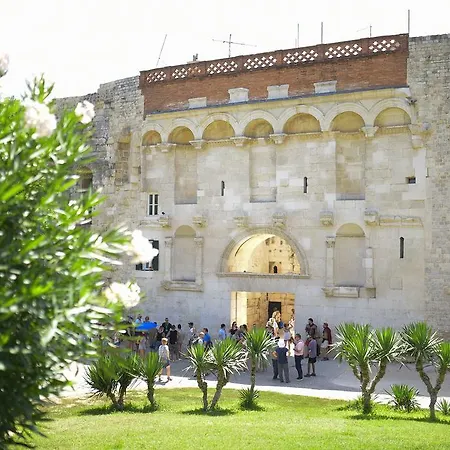 Porta Aurea Апартаменты *